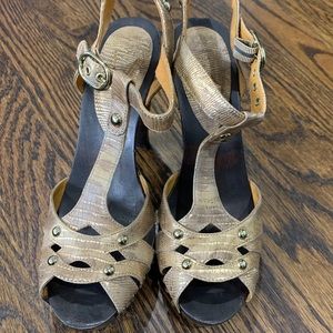 Original Vince Camuto bronze color